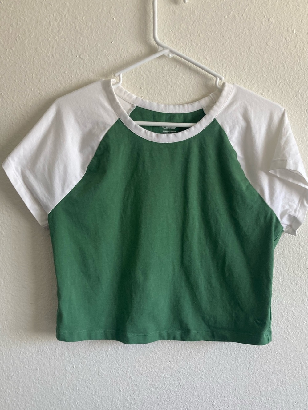 VS Pink Cropped Green and White Raglan Tee